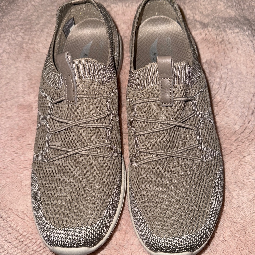 Skechers Women's Taupe ARCH FIT FLEX Size 8